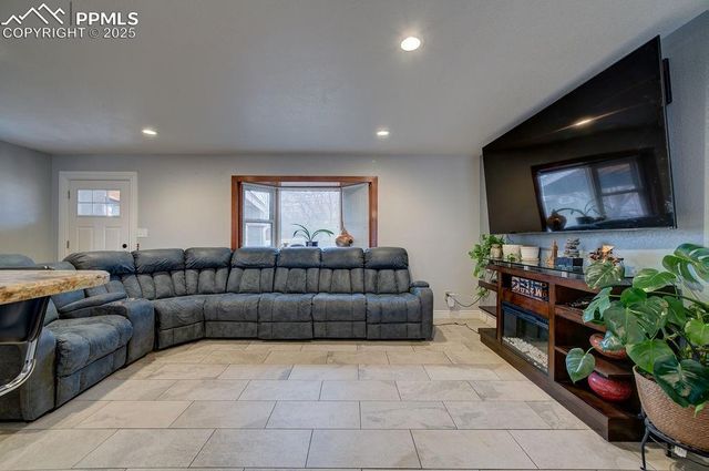 1421 Querida Drive, Colorado Springs, CO 80909