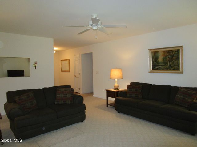 1000 Kingswood Court, Rotterdam, NY 12303