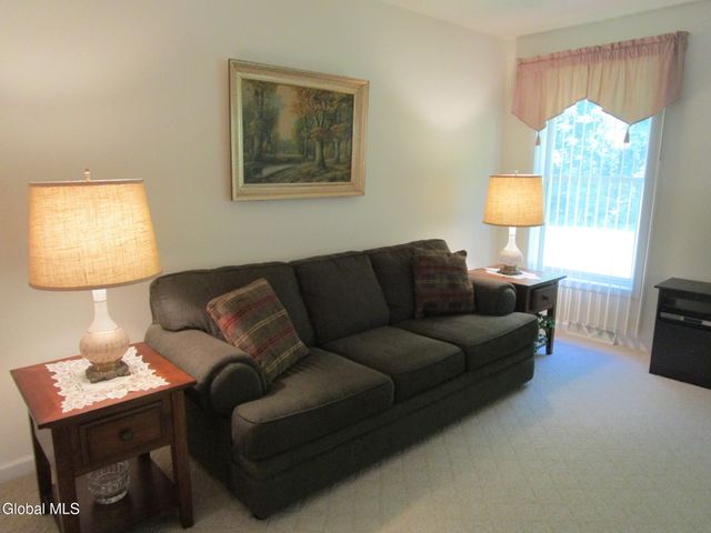1000 Kingswood Court, Rotterdam, NY 12303