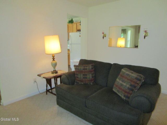 1000 Kingswood Court, Rotterdam, NY 12303
