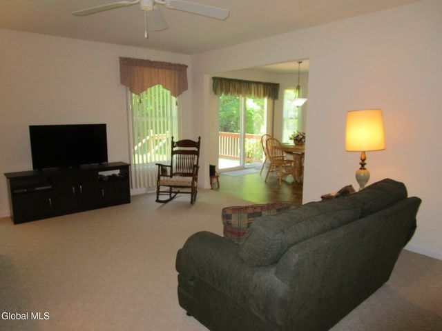 1000 Kingswood Court, Rotterdam, NY 12303