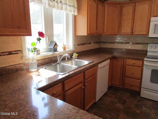 1000 Kingswood Court, Rotterdam, NY 12303
