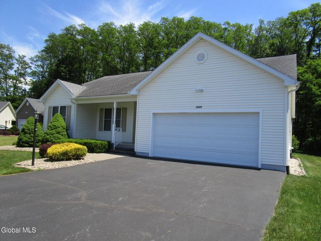 1000 Kingswood Court, Rotterdam, NY 12303