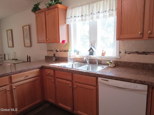 1000 Kingswood Court, Rotterdam, NY 12303