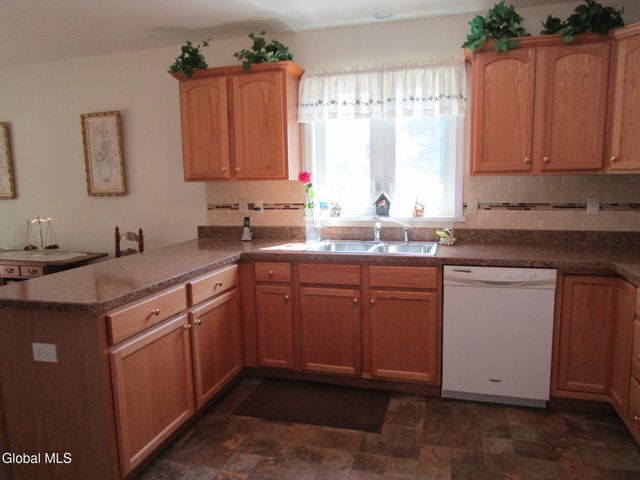 1000 Kingswood Court, Rotterdam, NY 12303