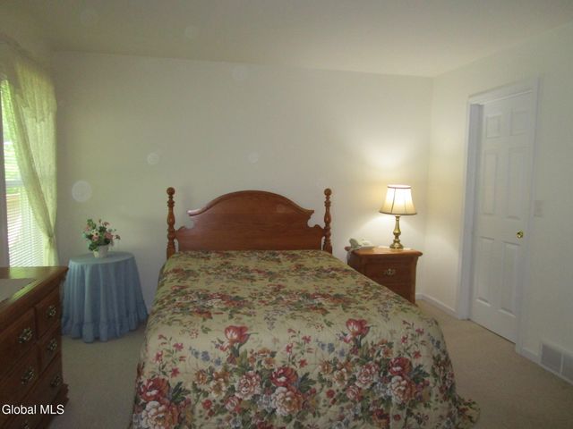 1000 Kingswood Court, Rotterdam, NY 12303