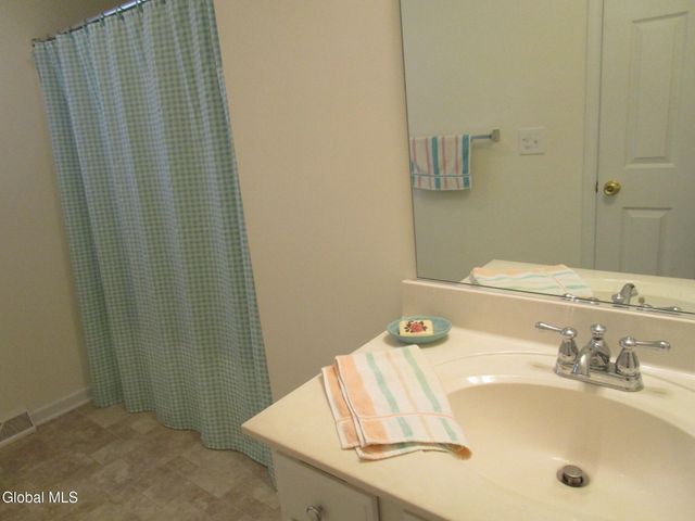 1000 Kingswood Court, Rotterdam, NY 12303