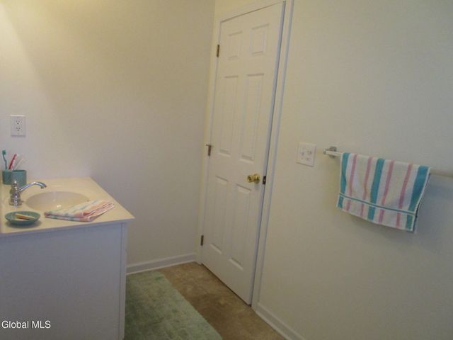 1000 Kingswood Court, Rotterdam, NY 12303