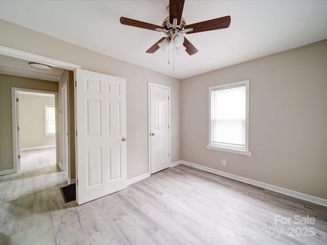 2123 W Sixth Avenue, Gastonia, NC 28052