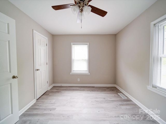 2123 W Sixth Avenue, Gastonia, NC 28052