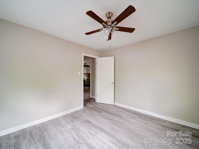 2123 W Sixth Avenue, Gastonia, NC 28052