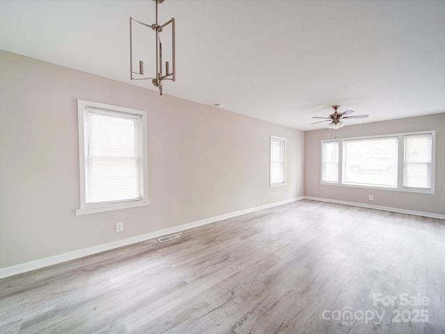 2123 W Sixth Avenue, Gastonia, NC 28052