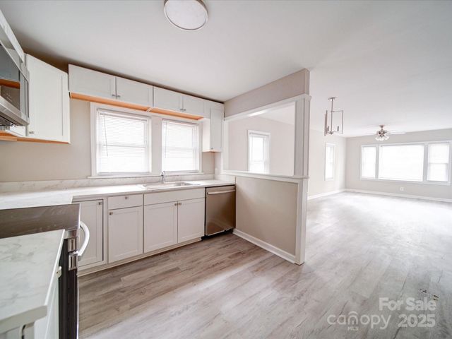 2123 W Sixth Avenue, Gastonia, NC 28052