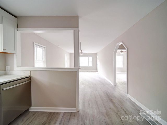 2123 W Sixth Avenue, Gastonia, NC 28052