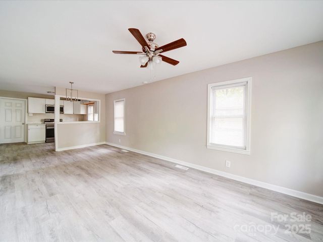 2123 W Sixth Avenue, Gastonia, NC 28052