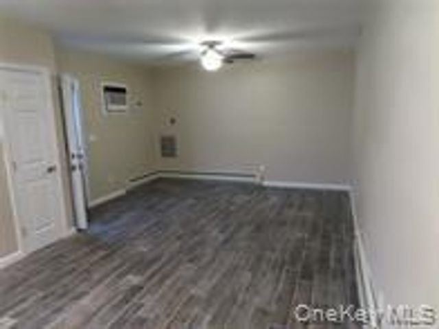 29 - B Deer Park Avenue 29 B, Babylon, NY 11702
