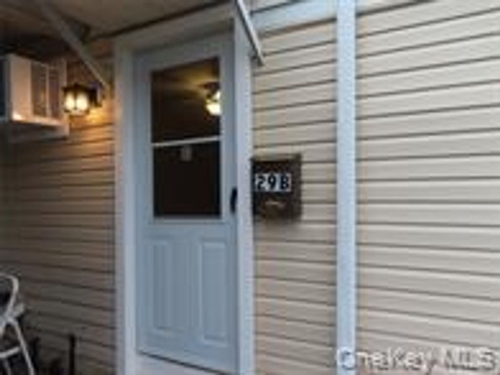 29 - B Deer Park Avenue 29 B, Babylon, NY 11702