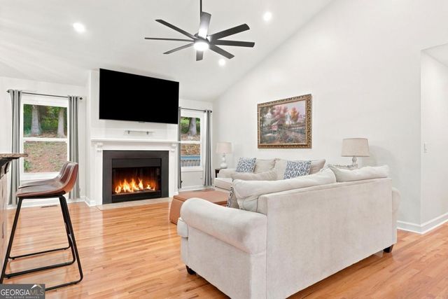 3010 Wellcrest Drive NW, Kennesaw, GA 30152