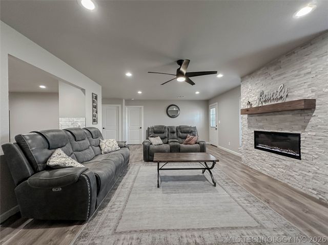 5721 E Everetts Point, Oologah, OK 74053