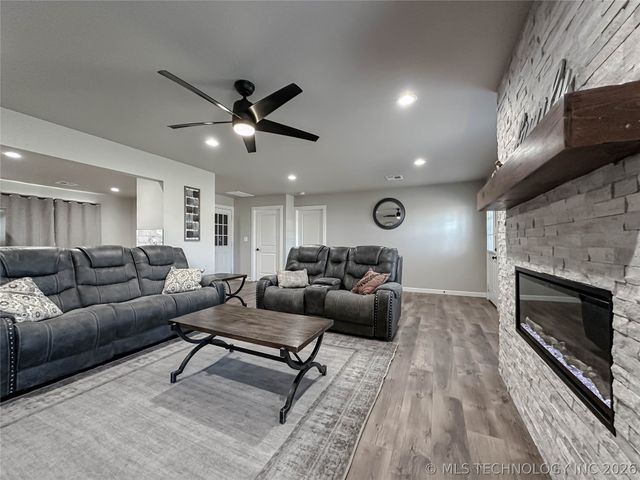 5721 E Everetts Point, Oologah, OK 74053