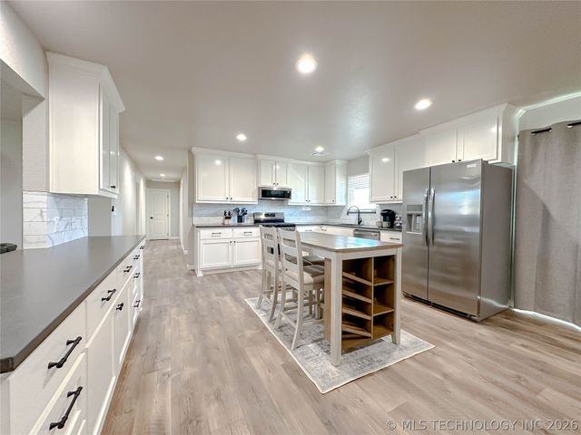 5721 E Everetts Point, Oologah, OK 74053