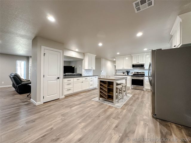 5721 E Everetts Point, Oologah, OK 74053