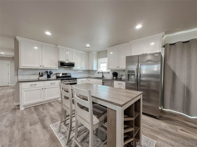 5721 E Everetts Point, Oologah, OK 74053