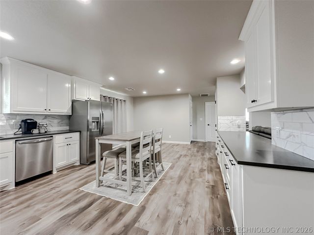 5721 E Everetts Point, Oologah, OK 74053