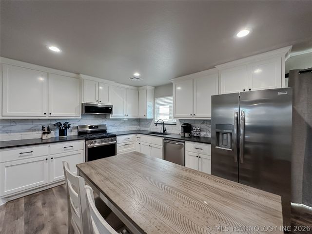 5721 E Everetts Point, Oologah, OK 74053