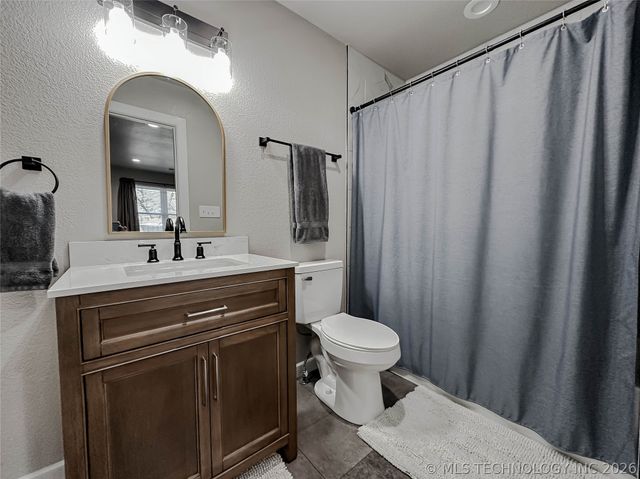 5721 E Everetts Point, Oologah, OK 74053