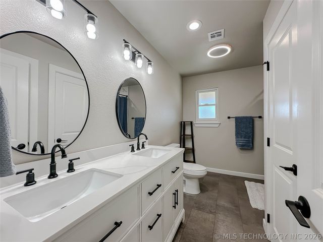 5721 E Everetts Point, Oologah, OK 74053