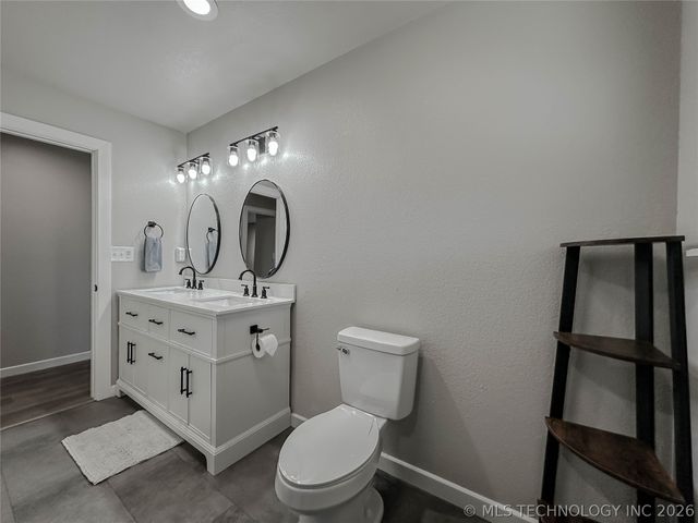 5721 E Everetts Point, Oologah, OK 74053