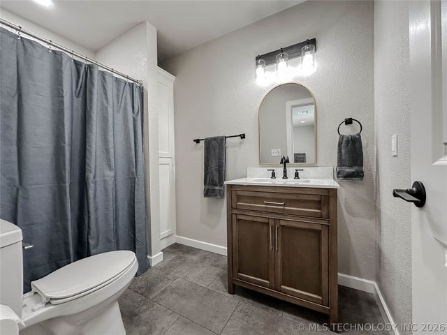 5721 E Everetts Point, Oologah, OK 74053