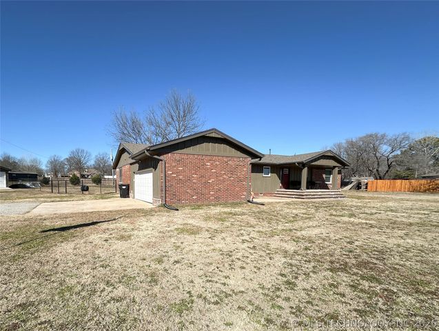 5721 E Everetts Point, Oologah, OK 74053