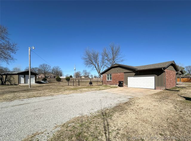 5721 E Everetts Point, Oologah, OK 74053