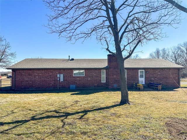 5721 E Everetts Point, Oologah, OK 74053