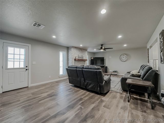 5721 E Everetts Point, Oologah, OK 74053