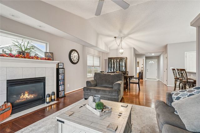 3660 Deer Valley Drive B, Marion, IA 52302