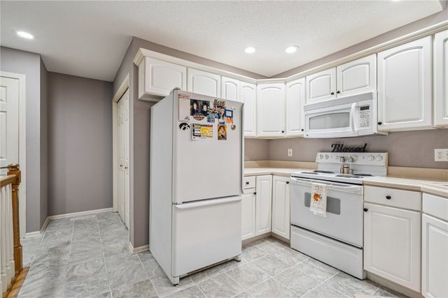 3660 Deer Valley Drive B, Marion, IA 52302