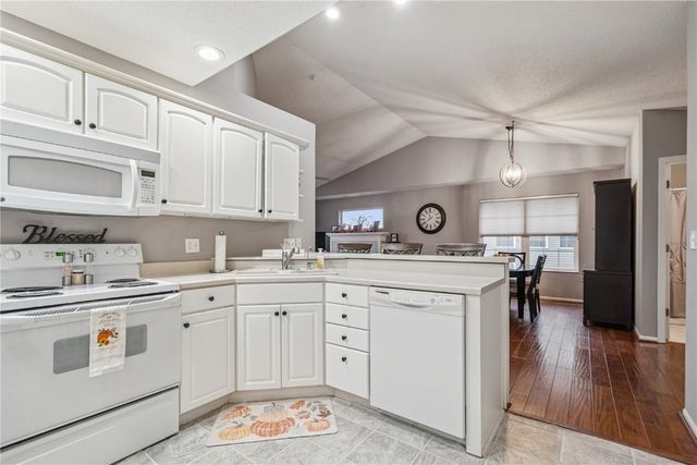 3660 Deer Valley Drive B, Marion, IA 52302