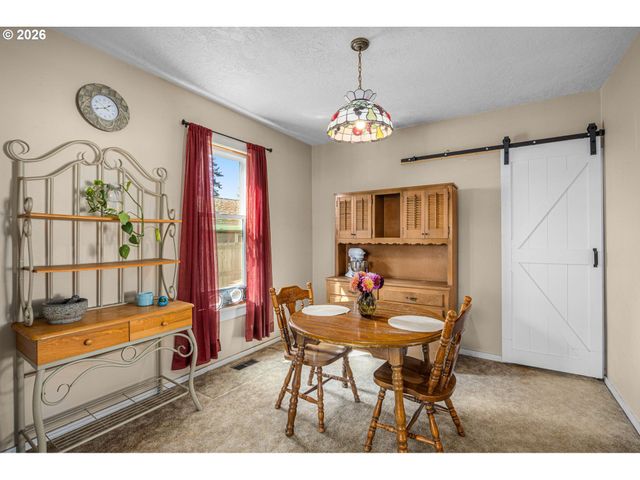 407 N LINCOLN St, Newberg, OR 97132