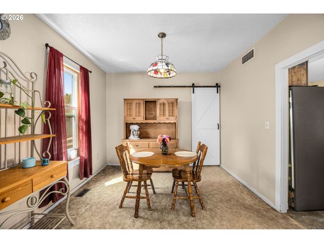 407 N LINCOLN St, Newberg, OR 97132