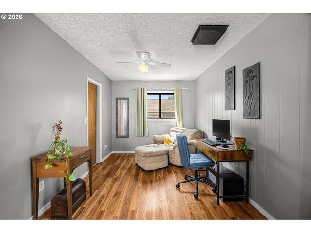 407 N LINCOLN St, Newberg, OR 97132