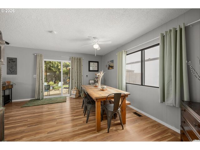 407 N LINCOLN St, Newberg, OR 97132