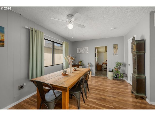 407 N LINCOLN St, Newberg, OR 97132