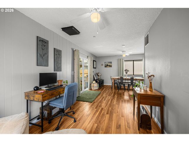 407 N LINCOLN St, Newberg, OR 97132