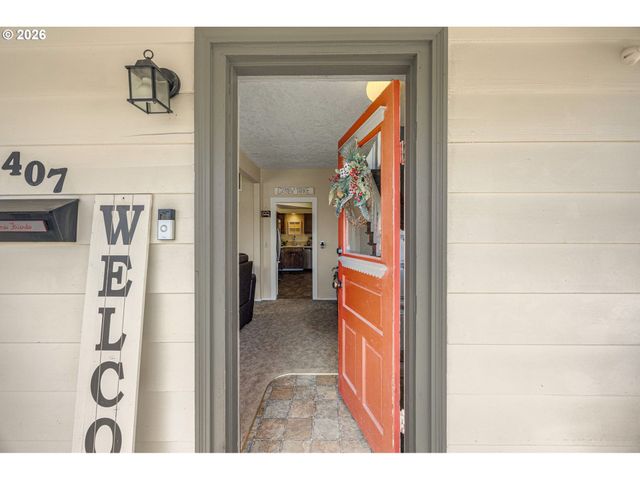 407 N LINCOLN St, Newberg, OR 97132