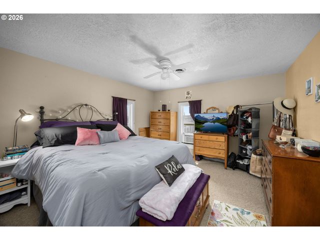 407 N LINCOLN St, Newberg, OR 97132