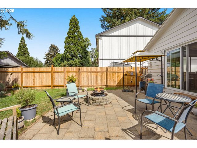 407 N LINCOLN St, Newberg, OR 97132