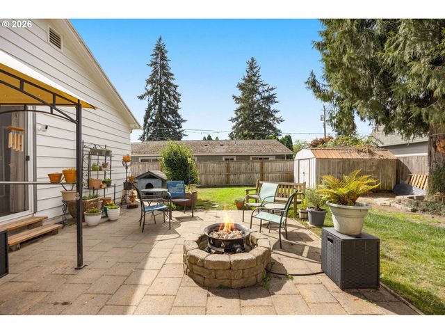 407 N LINCOLN St, Newberg, OR 97132